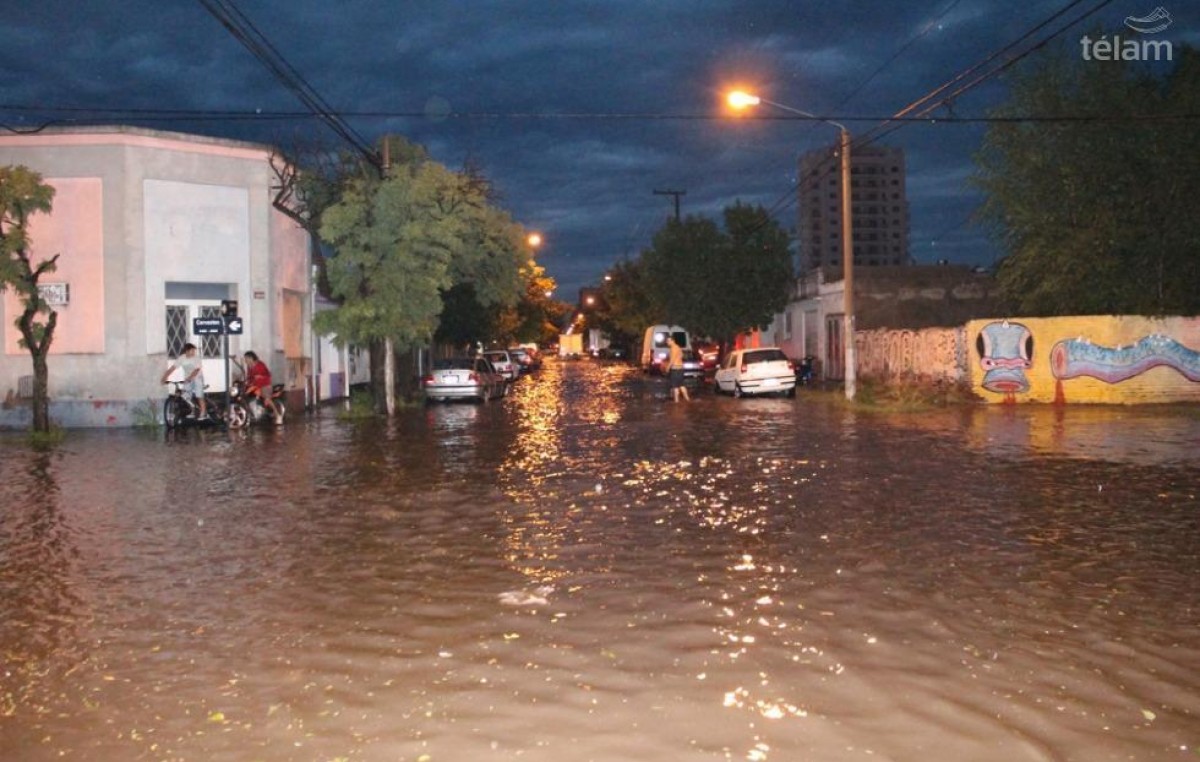 Decenas de evacuados, edificios y viviendas anegadas tras el temporal en La Pampa