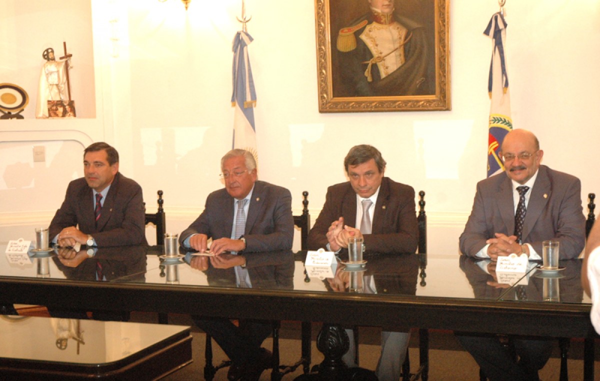Gobierno de Jujuy firmó convenios con los Municipios para la refacción de 534 escuelas