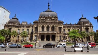 Municipales de Tucumán piden una suba del 100%