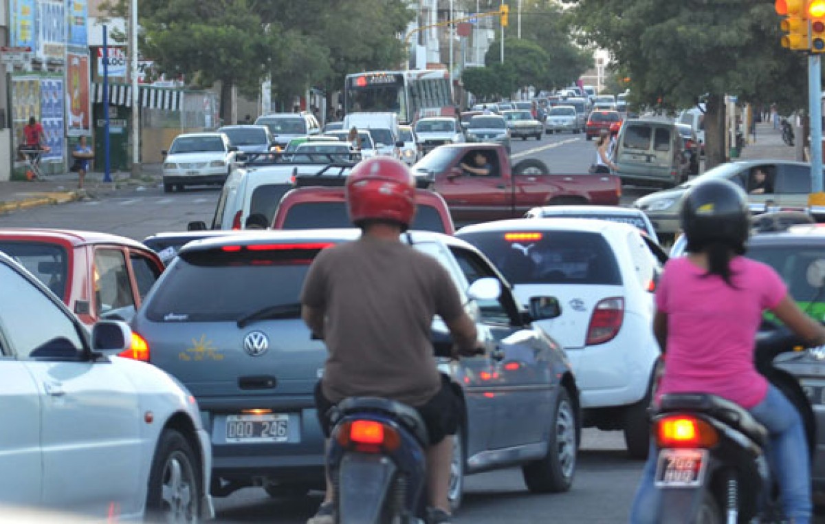 Hay más vehículos que habitantes en Paraná