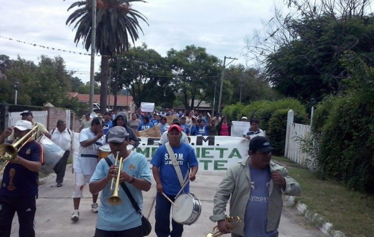 Conflicto en La Mendieta: municipales movilizaron y realizaron un escrache al Intendente