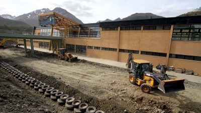Ushuaia. Histórica iniciativa en cuidado del medio ambiente y reutilización de neumáticos