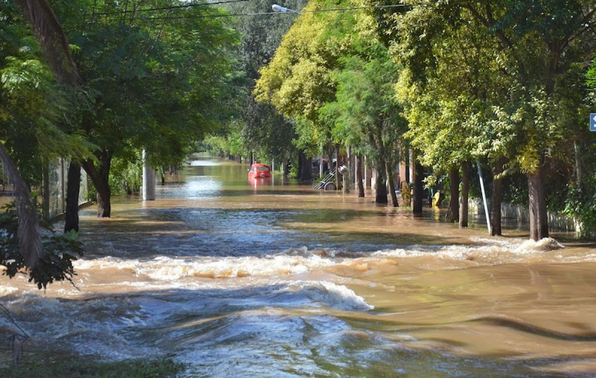 Córdoba alerta a Santa Fe por la «inusitada» crecida del río Tercero que ya dejó cinco mil evacuados