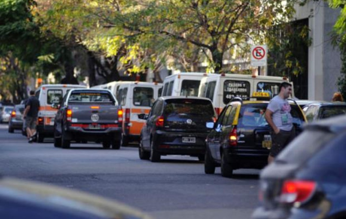 Desde abril estará prohibido estacionar frente a unas 50 escuelas de la ciudad de Rosario