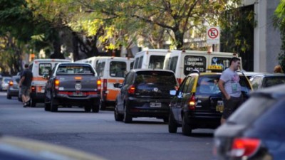 Desde abril estará prohibido estacionar frente a unas 50 escuelas de la ciudad de Rosario