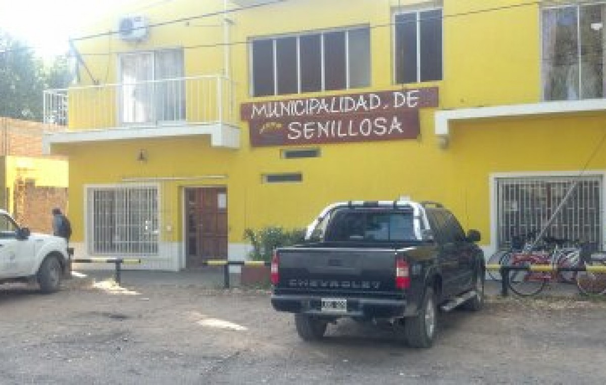 Municipales de Senillosa toman dependencias de la comuna