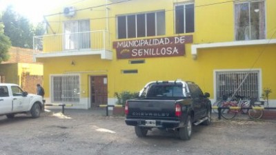 Municipales de Senillosa toman dependencias de la comuna