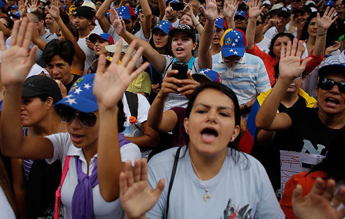 En Venezuela, el arresto de dos alcaldes opositores agudiza la crisis