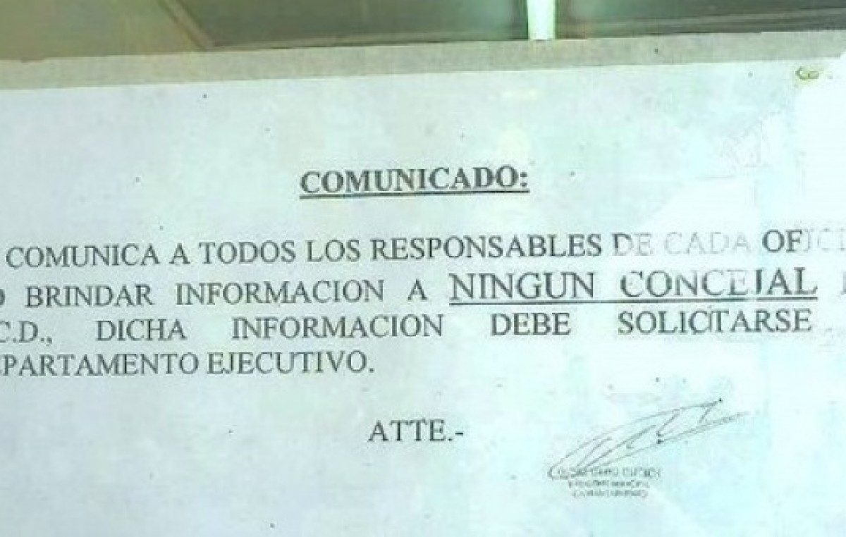 Con carteles en el municipio, Intendente pide «no brindar información a ningún Concejal»