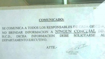 Con carteles en el municipio, Intendente pide «no brindar información a ningún Concejal»
