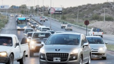 Setenta mil autos llegan a Neuquén todos los días