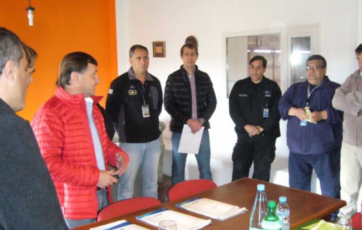 Se firmaron convenios con aeroclubes de los 3 municipios de Tierra del Fuego