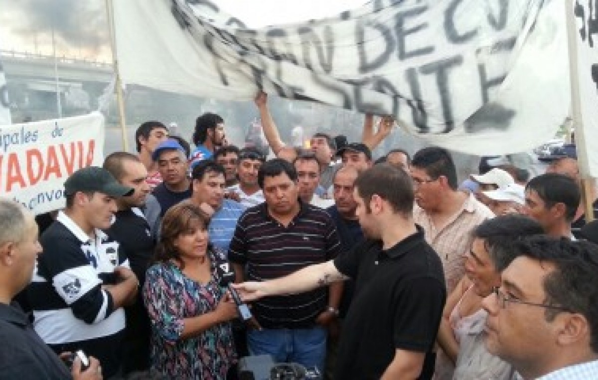 Municipales de Mendoza bloquearon ingreso a la Ciudad en el nudo vial
