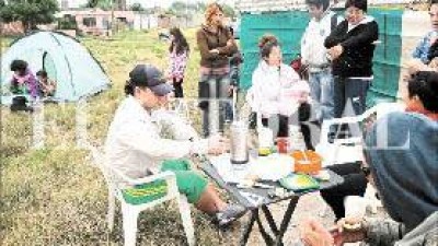 En Santa Fe, unas 40 familias quieren edificar en una plaza que ya tomaron