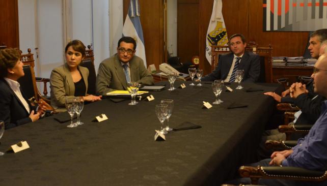 Con Mestre. Los técnicos del BM se reunieron ayer con el intendente (Municipalidad de Córdoba).