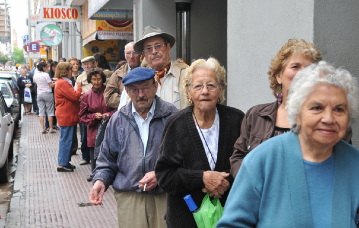 Jubilados municipales de Río Cuarto pierden 1 sueldo al año por el retraso de 6 meses