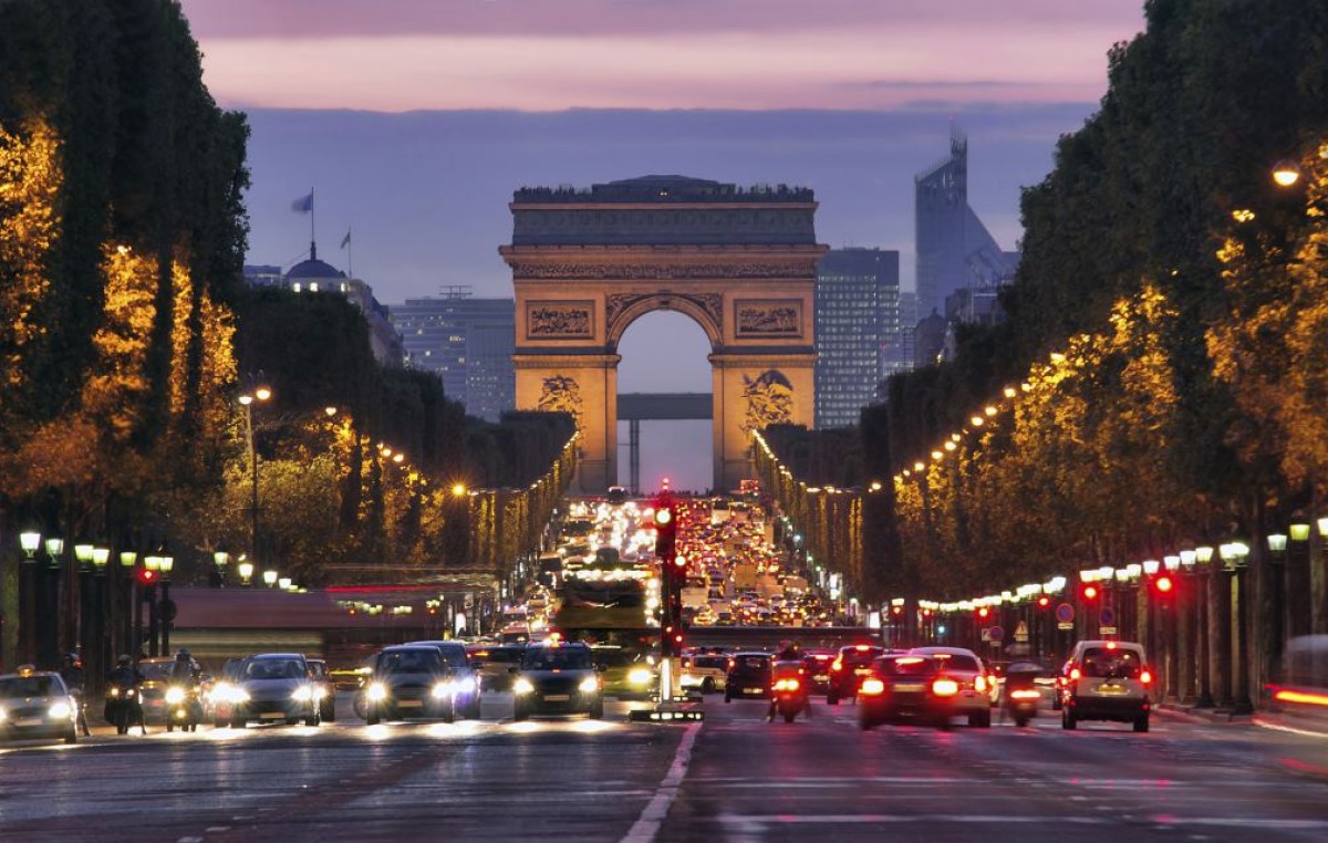 París restringe el ingreso de autos por los niveles récord de contaminación