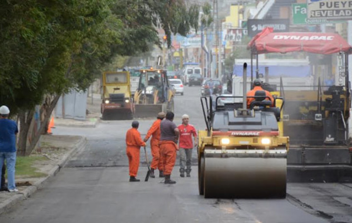 Comodoro: Se firma contrato para la pavimentación de 1.000 cuadras