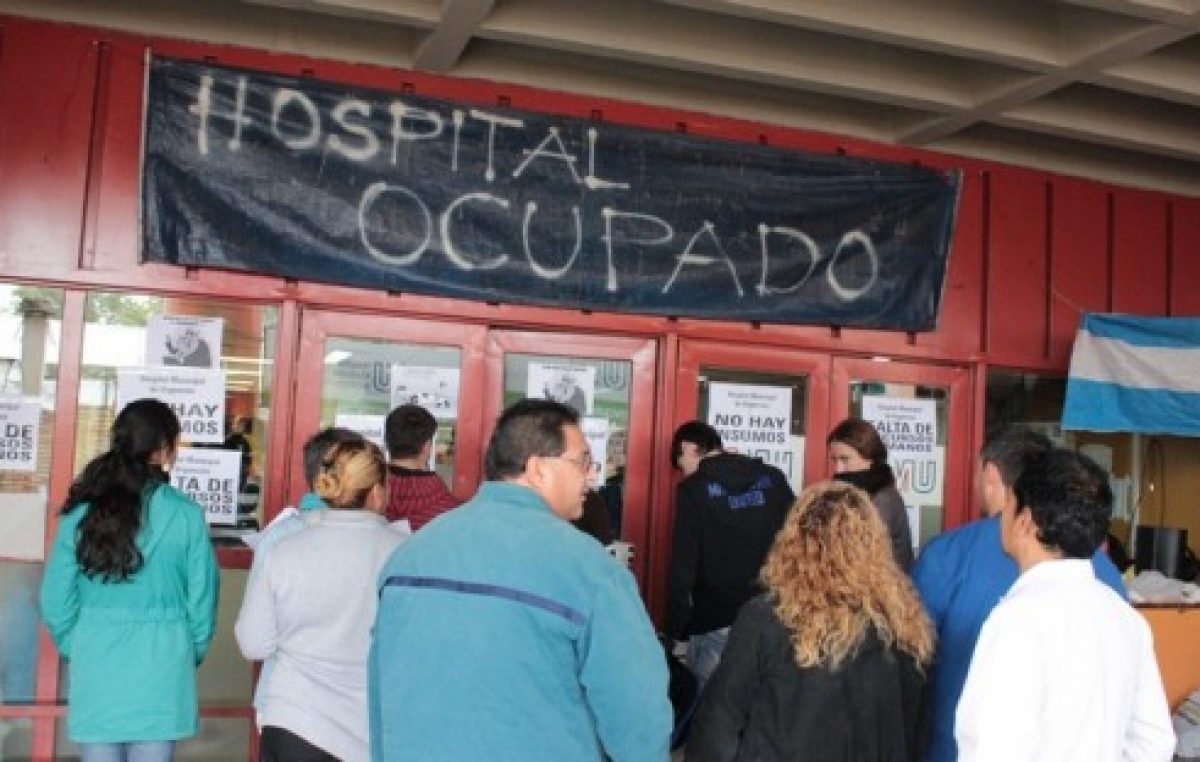 Córdoba: Sigue ocupado el Hospital de Urgencias y la Provincia dio de baja 400 contratos