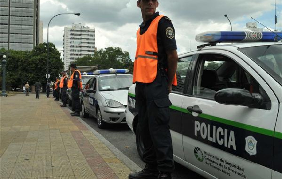 Policías locales estarían en la calle en agosto de 2015