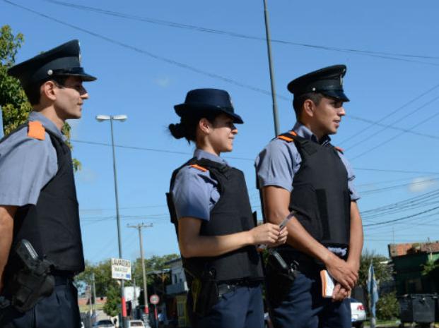 Primera misión. Los policías comunitarios desembarcaron hace un mes en Las Flores, emblemático barrio de la zona sur de Rosario.