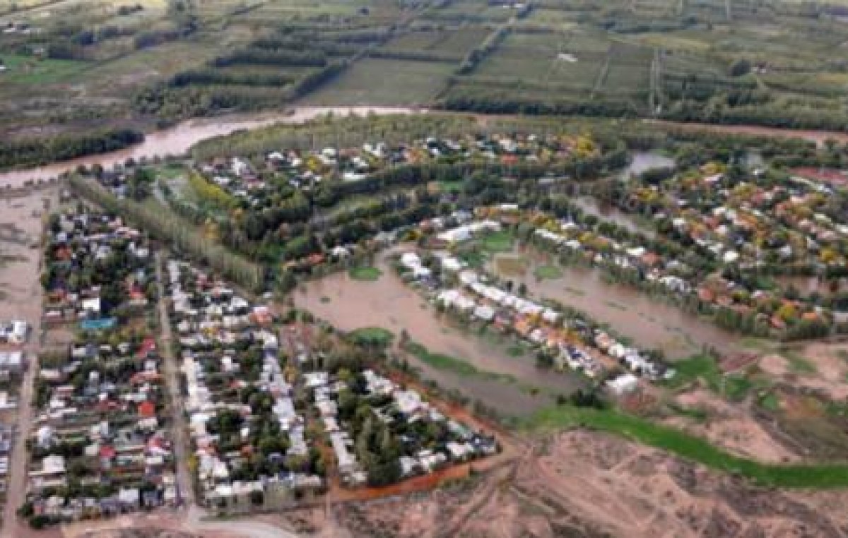Neuquén: La lluvia causó graves destrozos y todavía hay 1.452 evacuados
