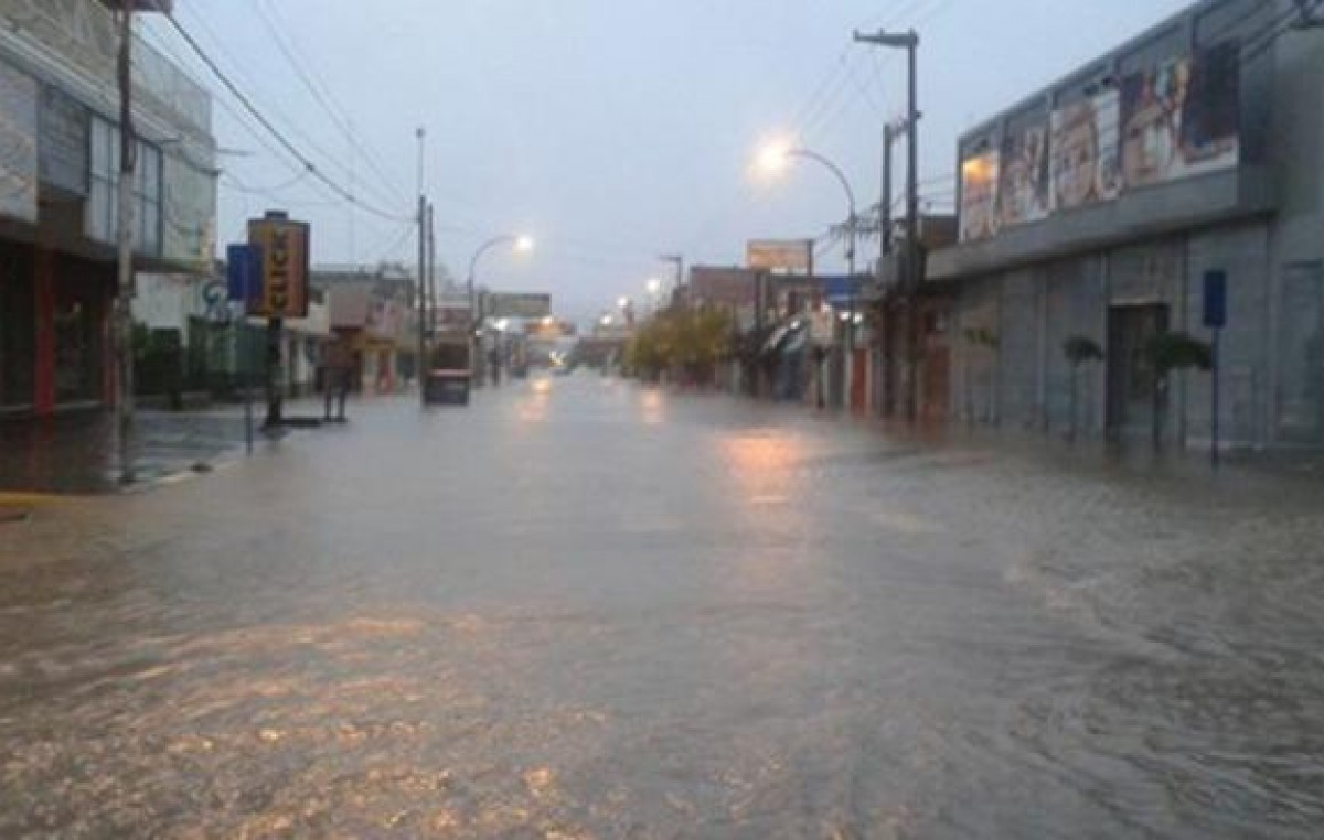 Neuquén: Son más de 1.000 los evacuados por la tormenta que afecta a gran parte de la provincia
