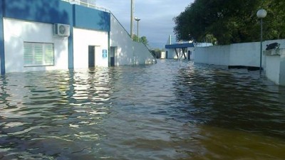 Monte Maiz: Subieron las napas y más de 100 casas sufren grietas y problemas en cimientos