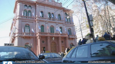 Rosario: Una docena de taxis está en manos de empleados municipales