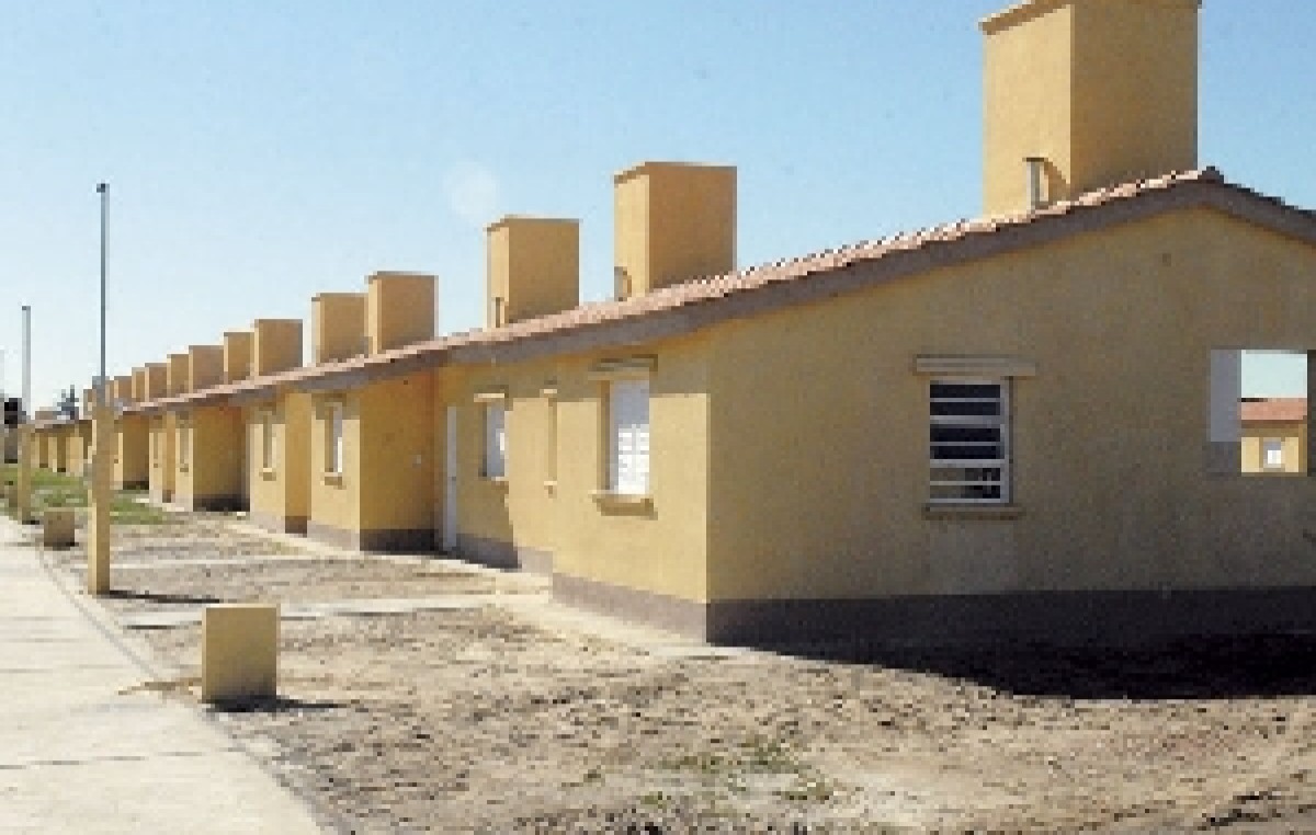 El Gobierno Entrerriano firmo convenios para mejoras habitacionales en ocho municipios