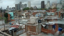 Más de un millón y medio de hogares con déficit habitacional en Buenos Aires