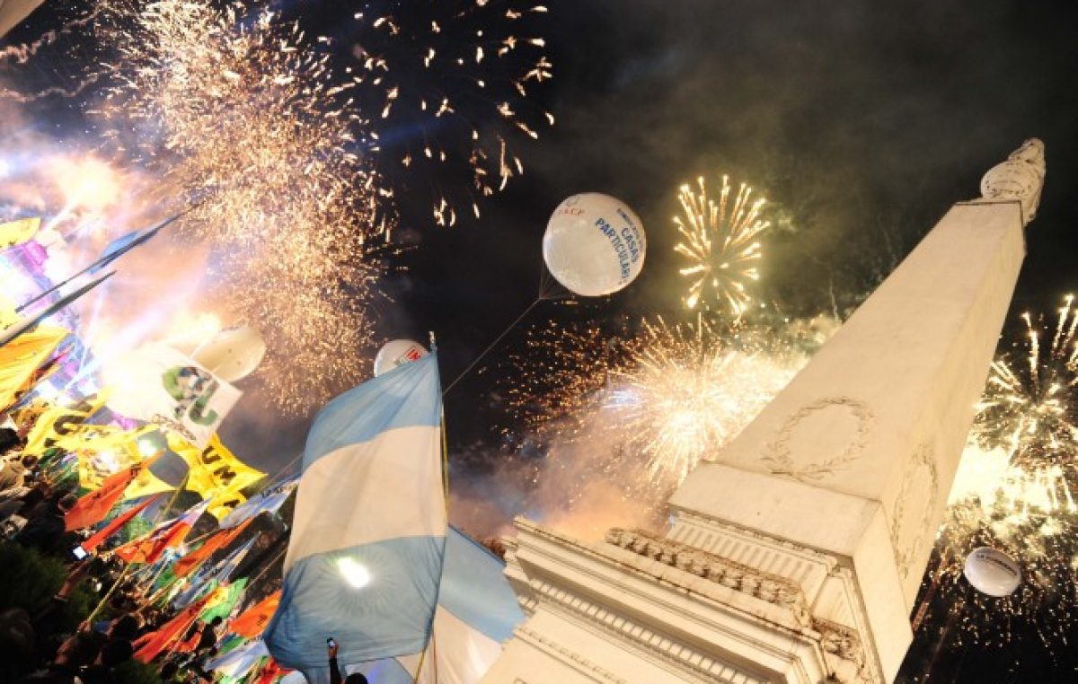 Más de 300 mil personas en la Fiesta Popular en Plaza de Mayo