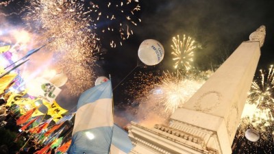 Más de 300 mil personas en la Fiesta Popular en Plaza de Mayo