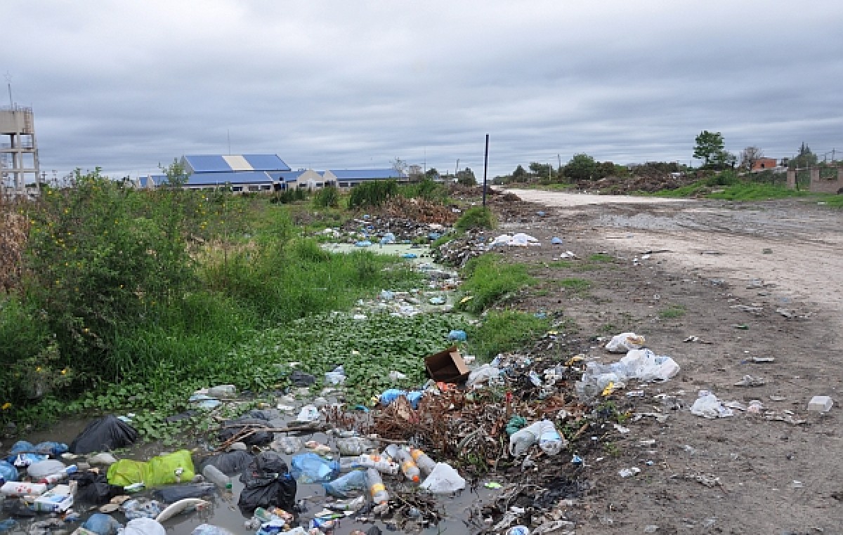 Río Cuarto: Limpian 30 microbasurales por semana, pero la acumulación de basura continúa creciendo