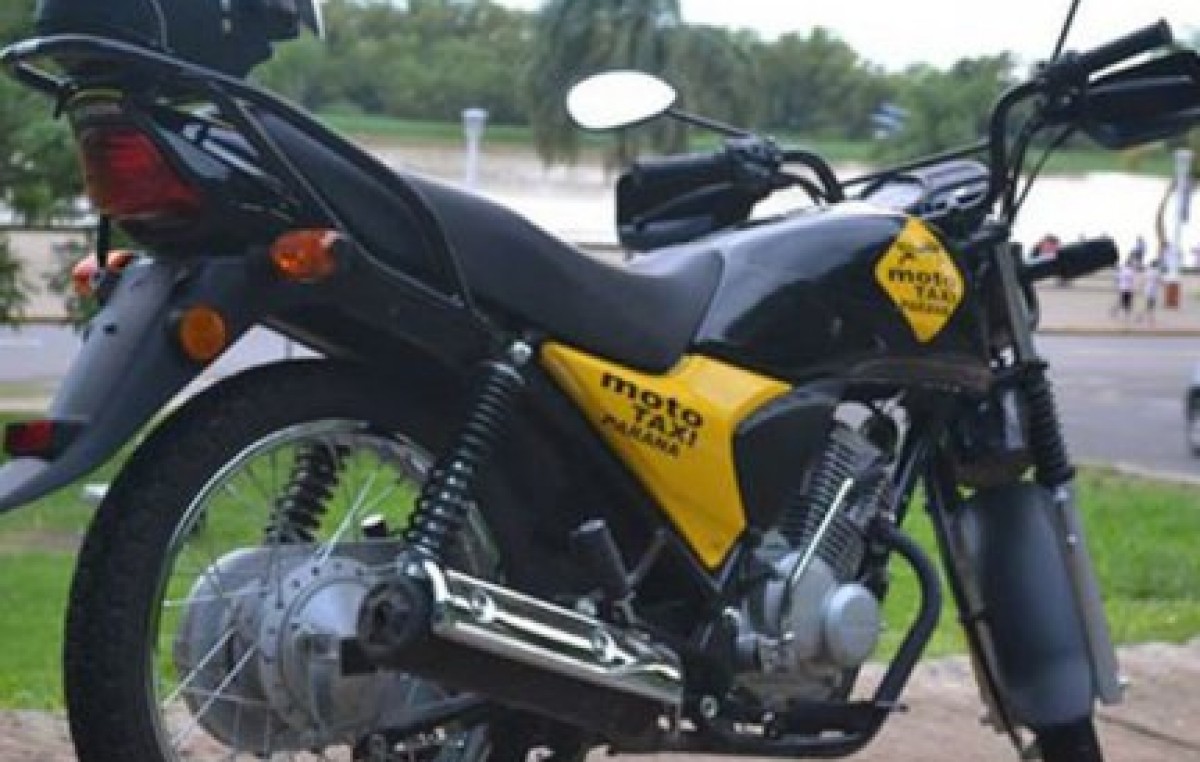 Aunque funcionan de manera informal, crece en Paraná la demanda de moto taxis