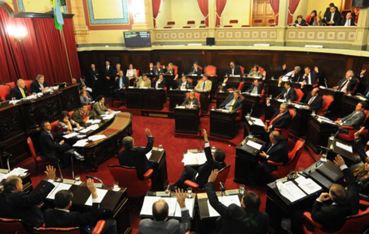 El FR presentó el proyecto para limitar reelecciones de Diputados y Senadores
