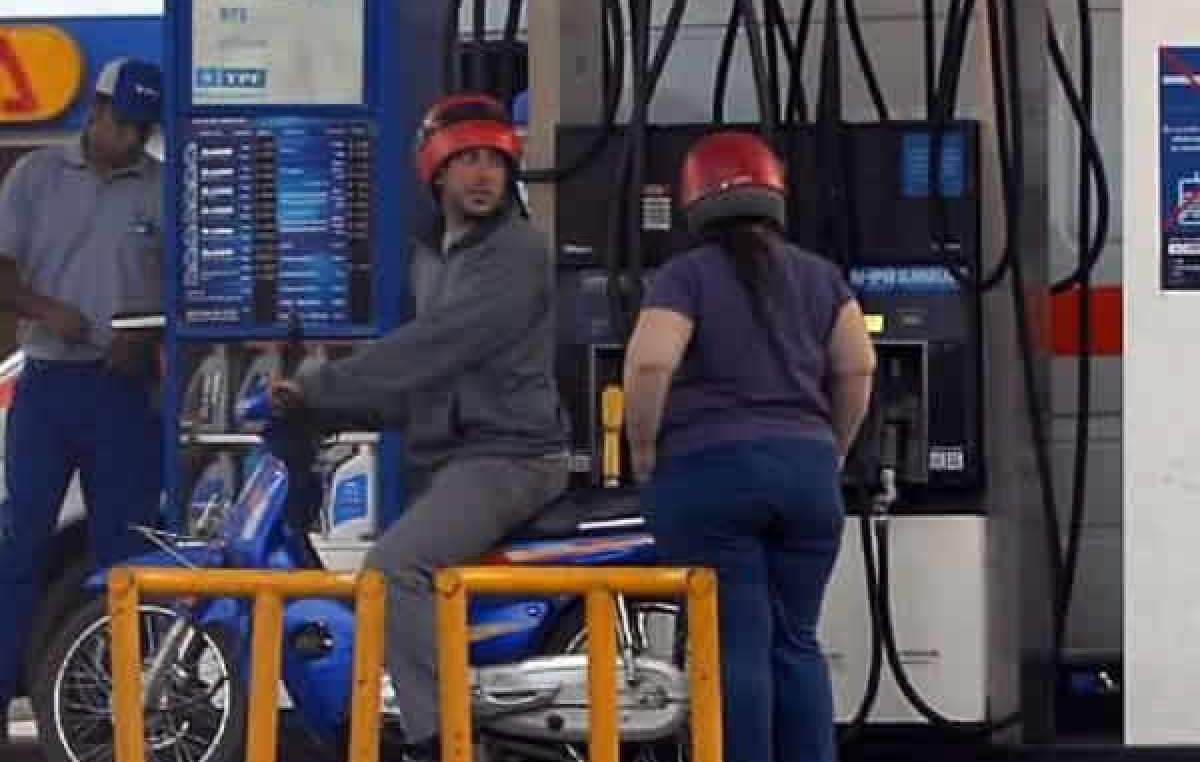 El «sin casco no hay nafta» no es aceptado por estaciones de servicio de Mendoza