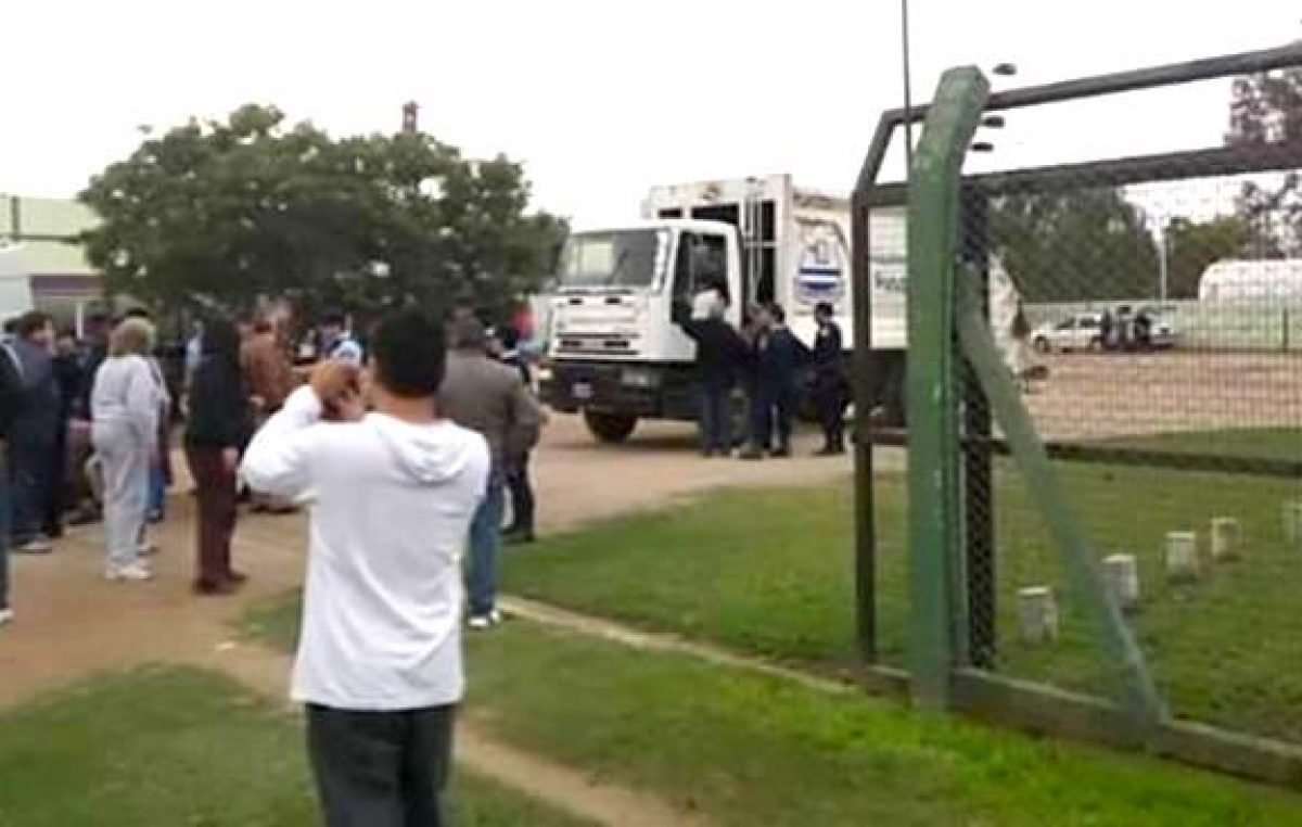 Incidentes en protesta de municipales en Río Segundo