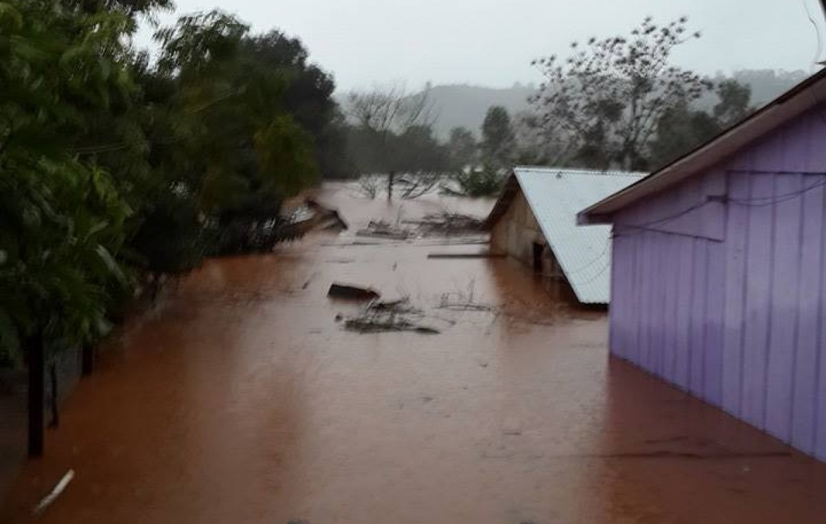 Misiones: Más de 350 familias debieron ser evacuadas en unas ocho localidades afectadas por la crecida de ríos y arroyos