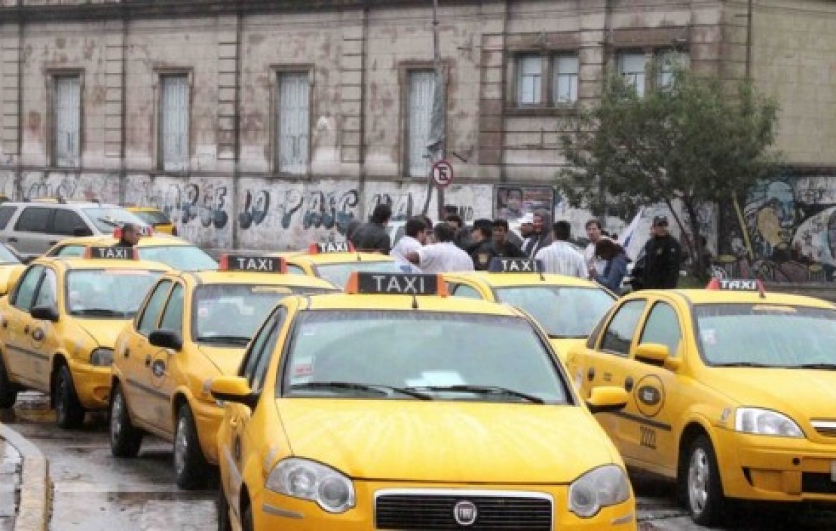 Córdoba: Prometen sorteo de chapas para taxis y eliminar las transferencias