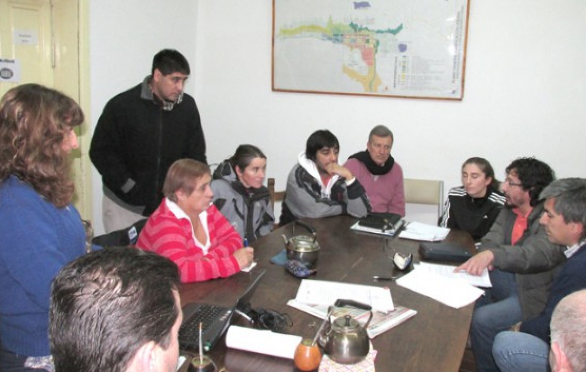 Soeme y concejales de Esquel  buscan regular actividad del personal docente del Municipio