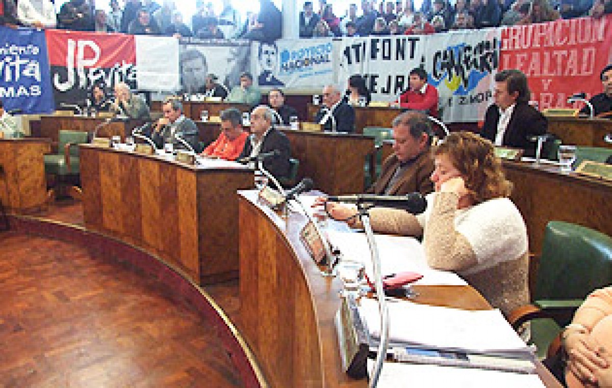 Lomas de Zamora: Fuertes cruces por un pedido de pasar a planta a personal contratado