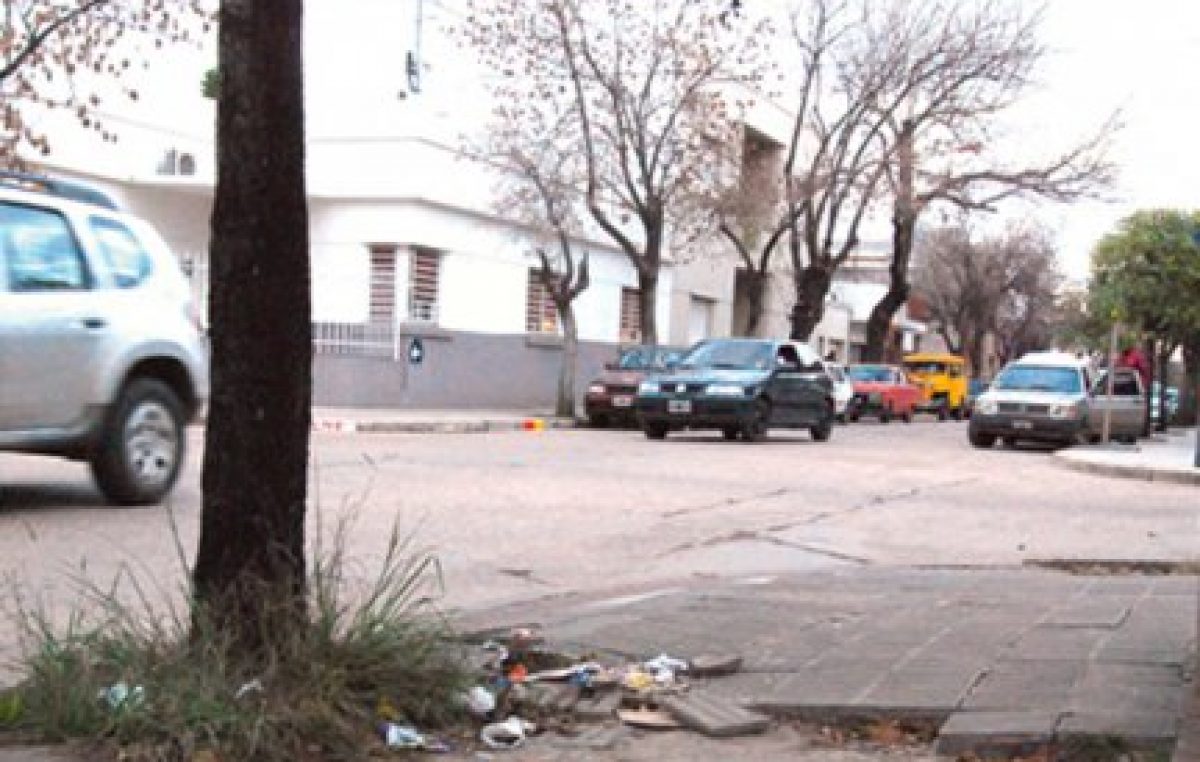 En Gualeguaychú, multarán a vecinos que no mantienen sus veredas en condiciones