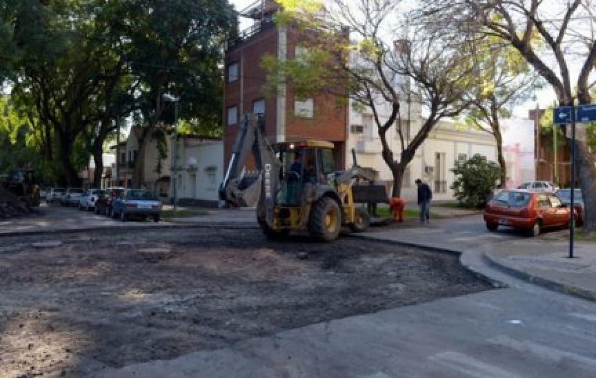 El municipio destaca la “millonaria inversión para recuperar la trama vial” de Paraná