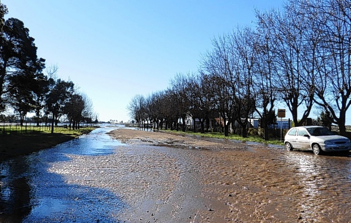 Siguen inundados campos y localidades de Coronel Suárez