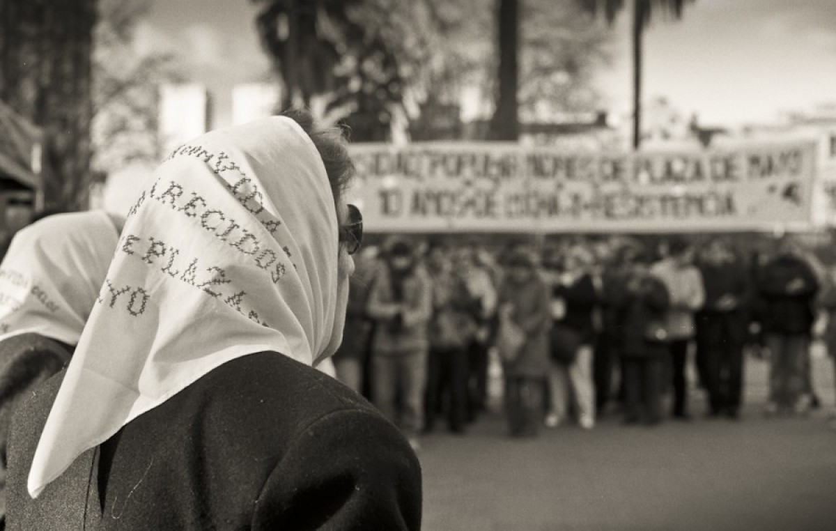 Los pañuelos de las Madres de Plaza de Mayo serán símbolos patrios