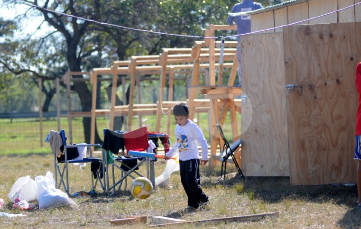 Ya hay 95 personas evacuadas en Santa Fe y la Municipalidad construye más módulos