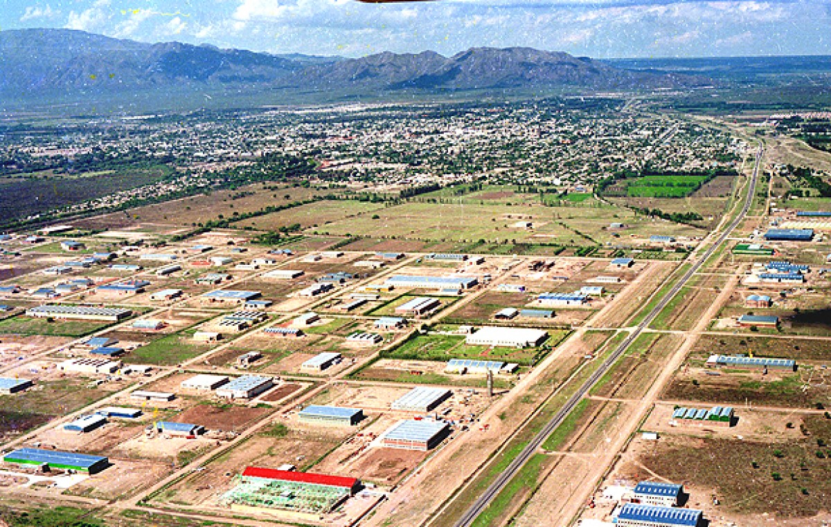 San Luis: El Municipio prometió asfaltar calles del Parque Industrial con lo que recaudó con los impuestos a las fábricas