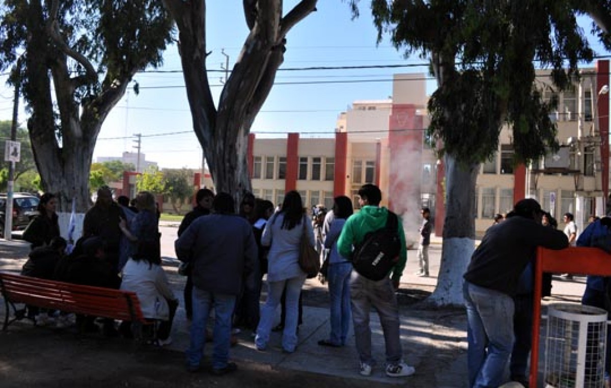 Afirman que se está politizando el reclamo de los municipales en Puerto Madryn