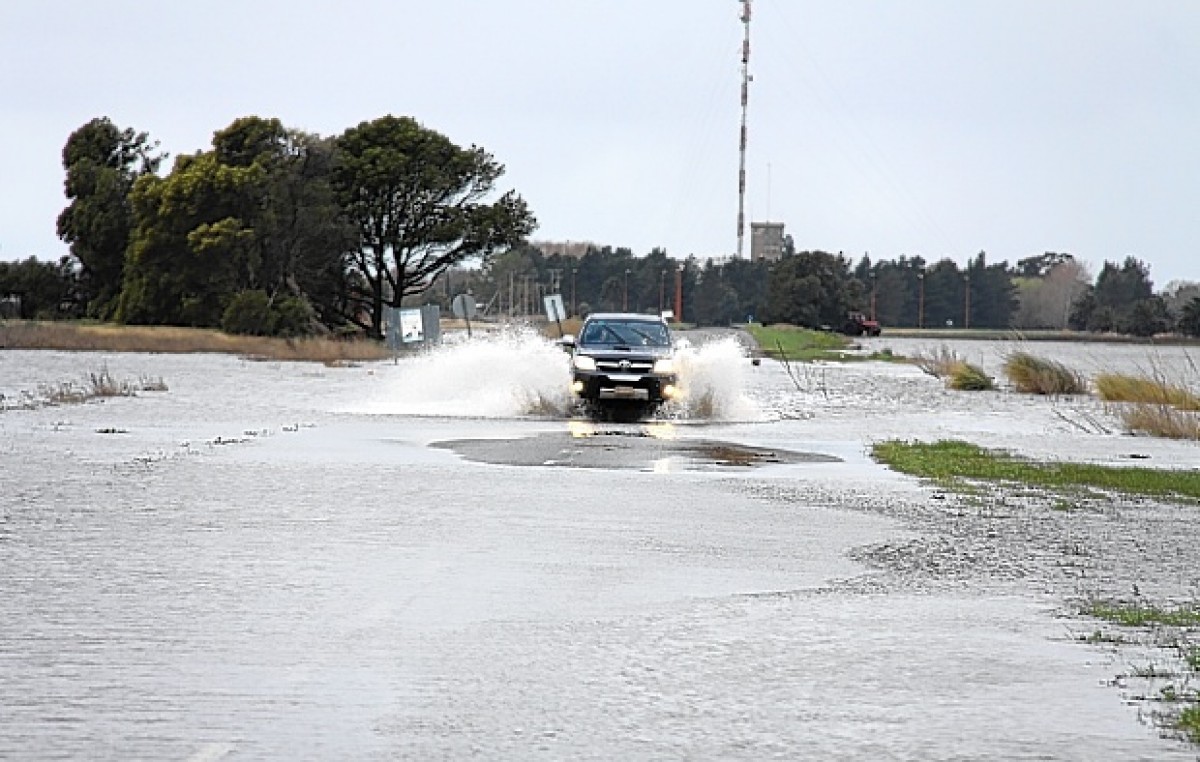 Lluvias en Buenos Aires: dos rutas de la zona siguen cubiertas por el agua